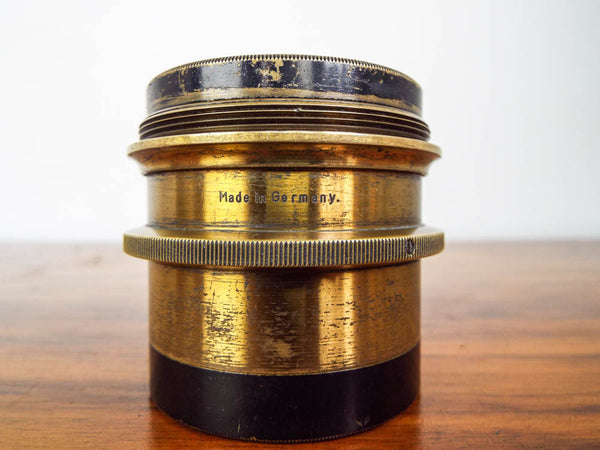 Meyer Görlitz TRIOPLAN 10,5 cm F6,3 year 1931 - on shutter Meyer Görlitz TRIOPLAN 10,5 cm F6,3 year 1931 - on shutter
