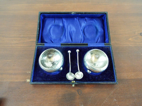 Antique Victorian Cased English Sterling Silver Salt Cellars & Spoons 1889 H & T