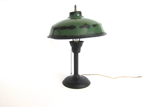 Vintage Green Metal Industrial Table Lamp - Yesteryear Essentials
 - 1