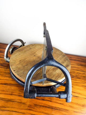 Lot - COMPUTING CHEESE CUTTER WHEEL